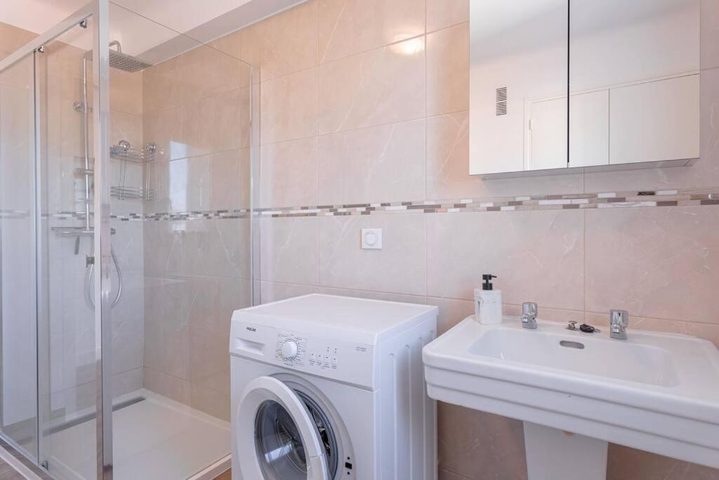 Apartment With Panoramic Sea View, Walk To The Beach - Marechal Juin By Halldis Cannes Buitenkant foto